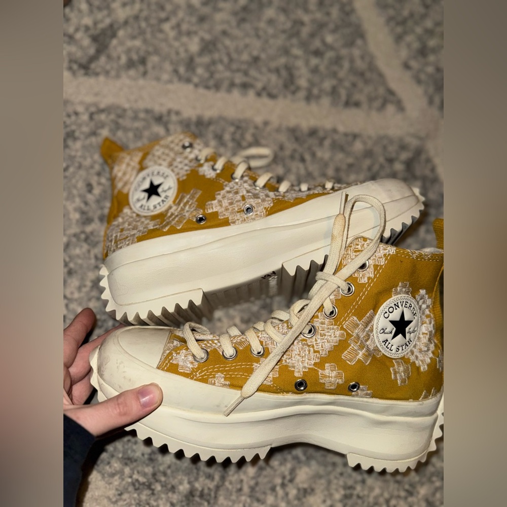Converse Run Star Hike Platform High ‘tonal embroidered women’s size 8